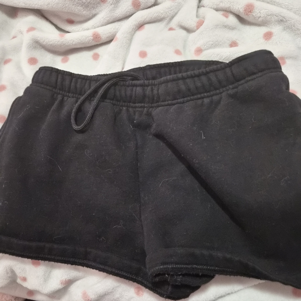 aritzia sweatfleece shorts